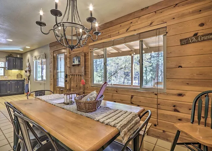 Porch, Grill + Loft: Rustic Rim Country Retreat! Holiday home
